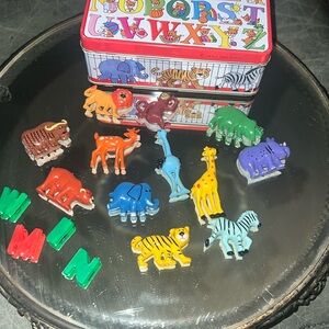 J.S.N.Y. Tin Box Zoo 12 Animal Magnets Vintage 80's Magnetic JSNY Movie Prop